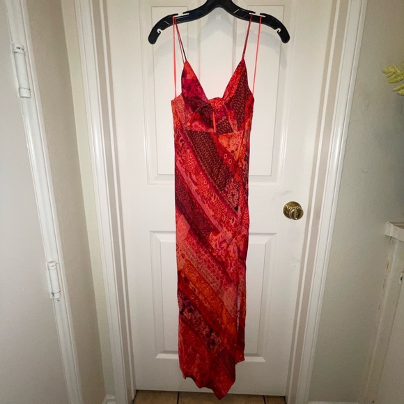 Alice + Olivia
Harmony Asymmetric Midi-Dress - Picture 6 of 6